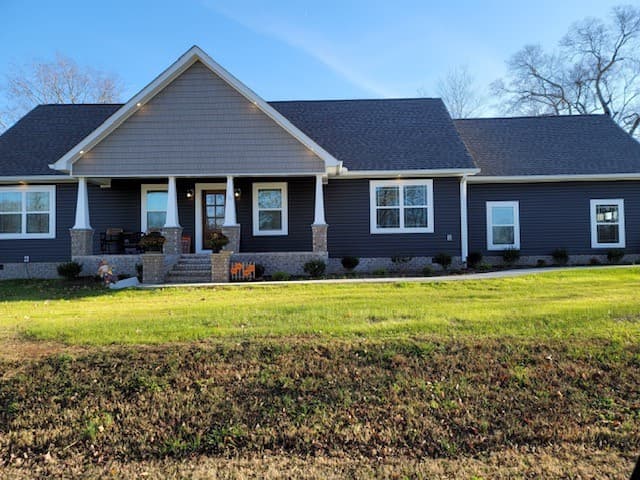 Home with Ironstone vinyl siding and Colonial Gray shake accents